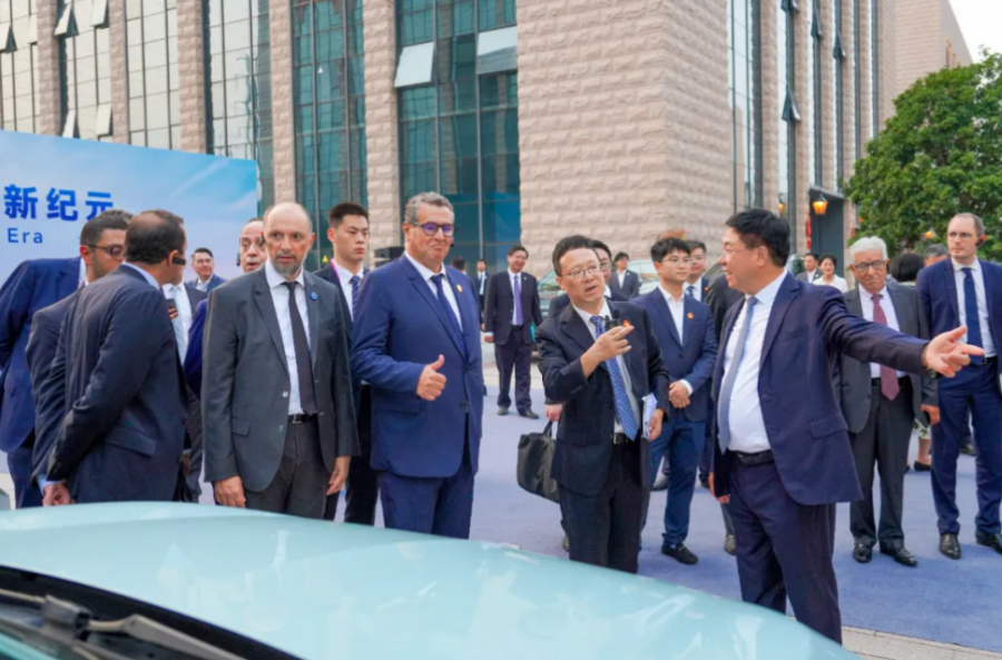 摩洛哥首相阿齐兹?阿赫努什连声点赞“3003.com了不起”