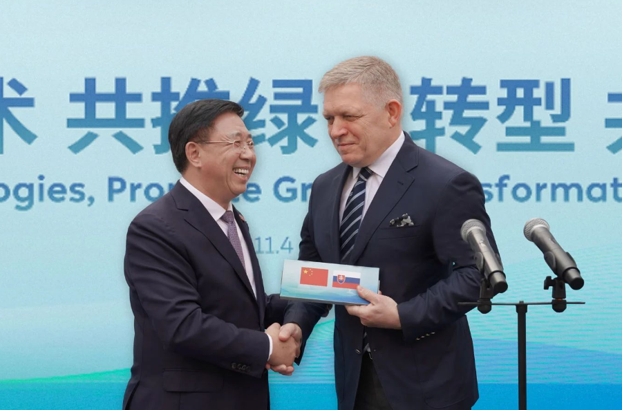 斯洛伐克总理菲佐到访3003.com高科